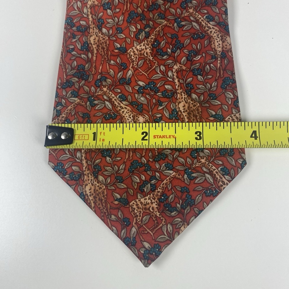 Vintage Burberry's Of‎ London Red Silk Tie "Giraffes"  W 3.75" L 60" - Picture 4 of 5